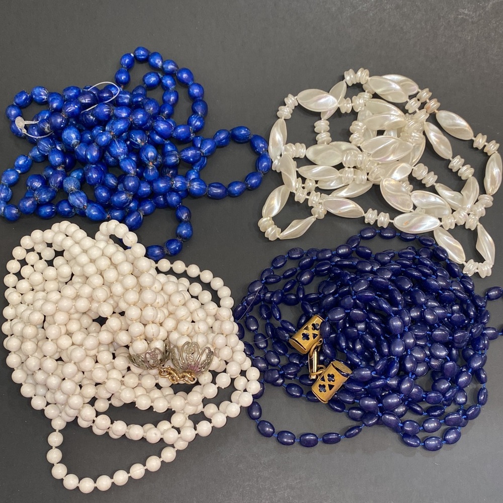 4 vintage necklaces beaded white navy 60/70s long